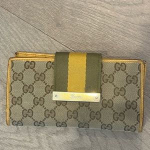 Gucci Wallet (Larger size)